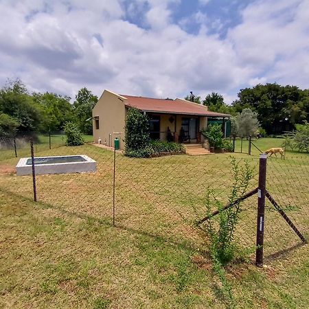 Votadini Country Cottages Magaliesburg Bilik gambar